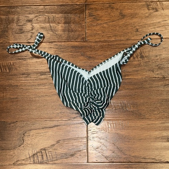 ADOREME Med TOP Small BOTTOM Striped Bikini Set - Picture 3 of 8